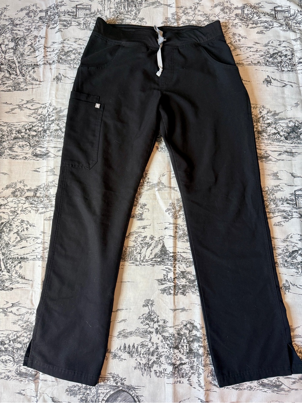 Figs Women’s Black Cargo Scrub Pants with Drawstring
